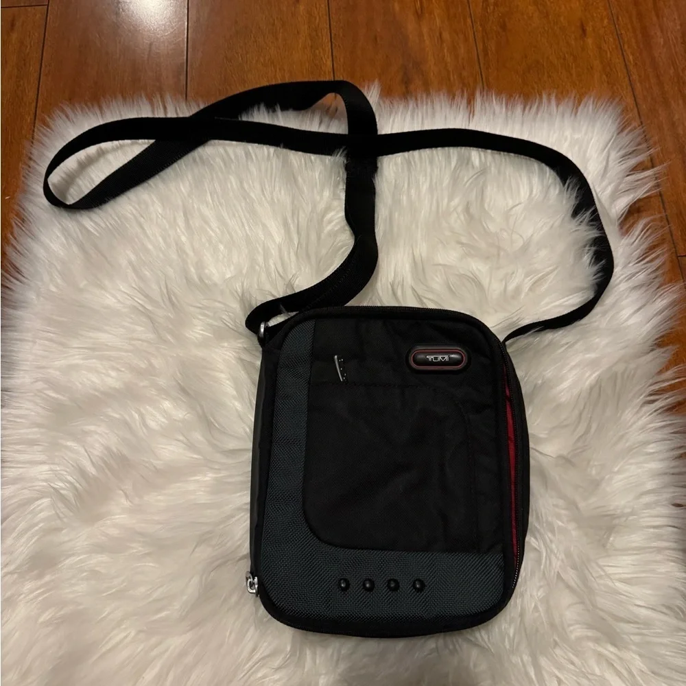 TUMI -T-TECH small crossbody strap bag unisex